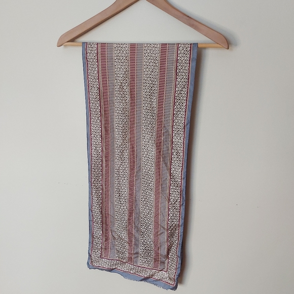 Vintage silk scarf- Oscar de la Renta - Picture 5 of 5